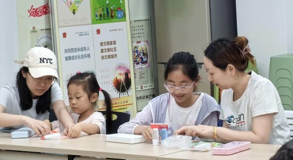 斜塘社区：巧手筑童趣，相伴庆六一