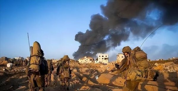 突发！伊朗远程导弹深夜洗劫，美军F-35机库被毁，中东大决战打响