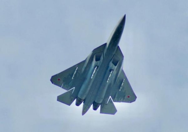 俄罗斯苏-57战斗机增强型火力配置亮相，可携带10枚R-77M空空导弹